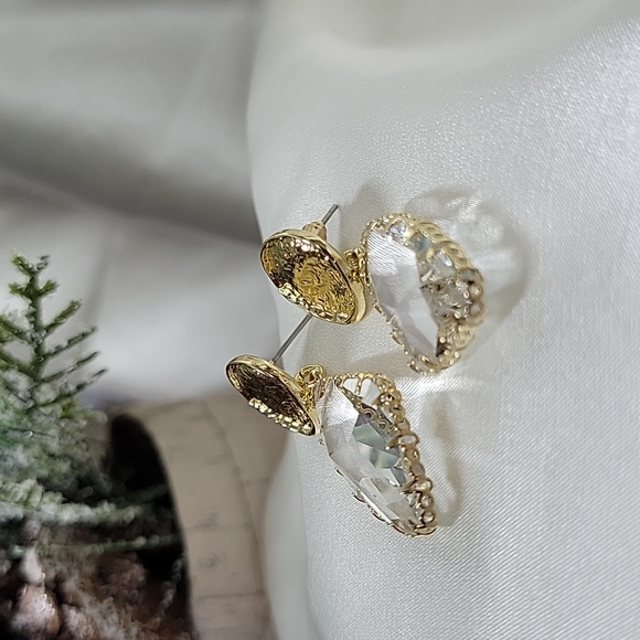 🔥LAST PAIR🔥 High Shimmer Faceted Crystal Style Drop Hammered Gold Earring - Picture 6 of 9